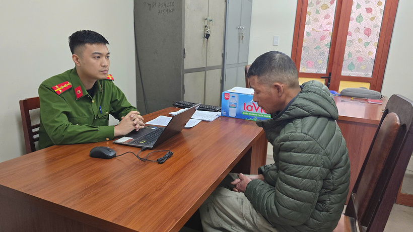 Nguyễn Đăng Khoa tại cơ quan Công an