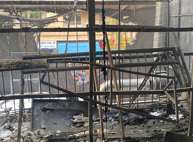 Theo cảnh sát, tới 17h10 cùng ngày đám cháy được dập tắt. Vụ hỏa hoạn không gây thiệt hại về người, tài sản đang được thống kê.