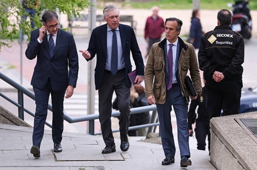 HLV Carlo Ancelotti đã chính thức có mặt tại Tòa án công lý Tối cao Madrid để đối mặt với cáo buộc trốn thuế.