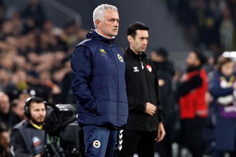 Đây không phải là lần đầu tiên Mourinho có hành động bộc phát về mặt thể chất với đồng nghiệp. Ảnh: Fenerbahce.org.