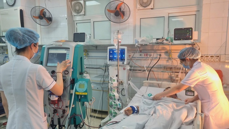 Người đàn ông nguy kịch sau khi uống thuốc chữa tiểu đường mua trên TikTok, Ảnh: Báo Công an Nhân dân.