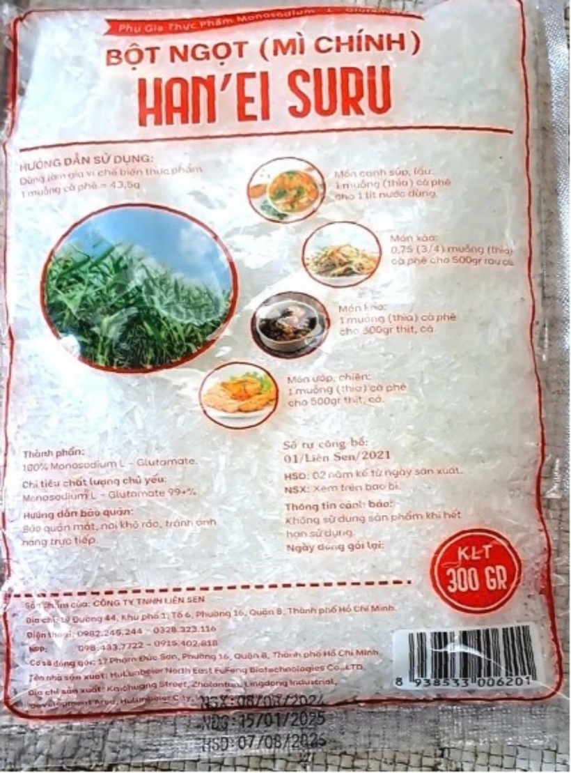 Mặt sau bao bì sản phẩm bột ngọt HAN'EI SURU và KJMOTO không ghi xuất xứ của sản phẩm theo quy định.