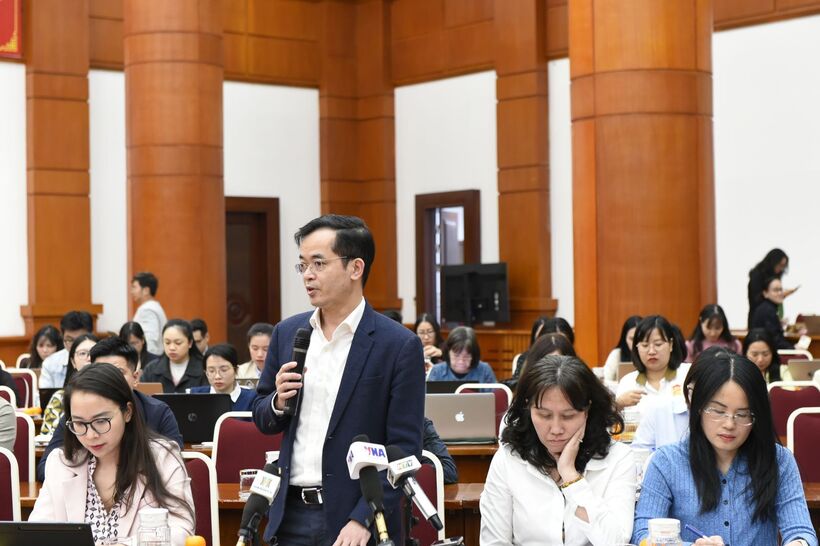 Ông Trương Bá Tuấn, Phó Cục trưởng Cục Quản lý, giám sát chính sách thuế, phí và lệ phí chia sẻ tại Họp báo.
