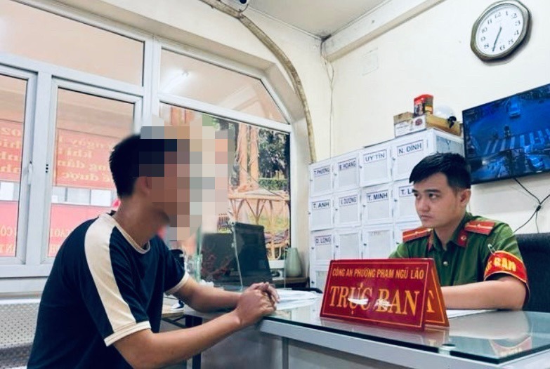 H. bị Công an phường lập biên bản xử phạt vi phạm hành chính về hành vi hoang báo. Ảnh: Công an Nhân dân