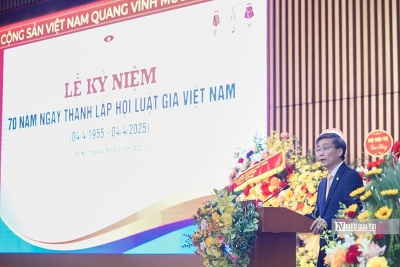 Chủ tịch Hội Luật gia Việt Nam Nguyễn Khánh Ngọc phát biểu đáp từ.