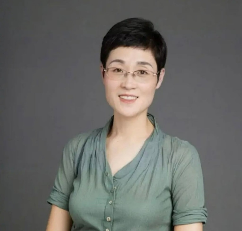 Những sự kiện giáo dục công cộng mà Liu tham gia luôn thu hút đám đông "người hâm mộ" vây quanh cô. Ảnh: Baidu