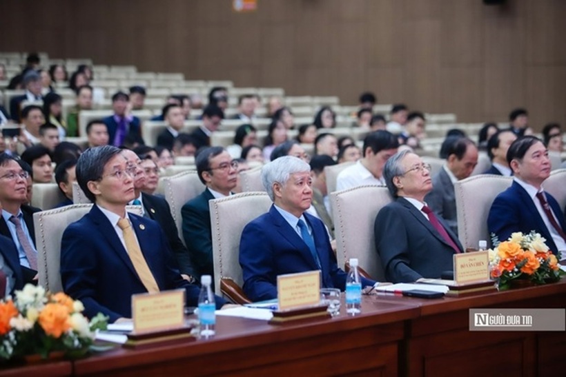 Các vị lãnh đạo Đảng, Nhà nước, lãnh đạo Hội Luật gia Việt Nam tại buổi lễ.