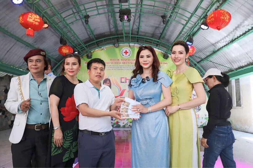 Sau đăng quang, Hoa hậu Diễm Giang ngày càng tích cực hoạt động thiện nguyện - 2