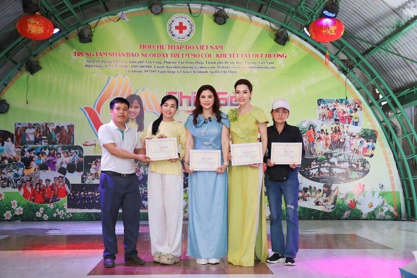 Sau đăng quang, Hoa hậu Diễm Giang ngày càng tích cực hoạt động thiện nguyện - 3