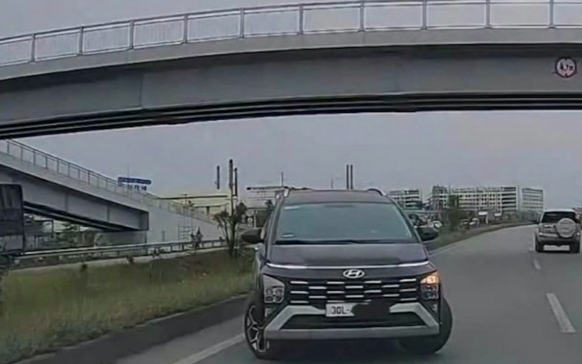 Nam tài xế đi ngược chiều trên cao tốc Hà Nội - Bắc Giang. Ảnh CACC