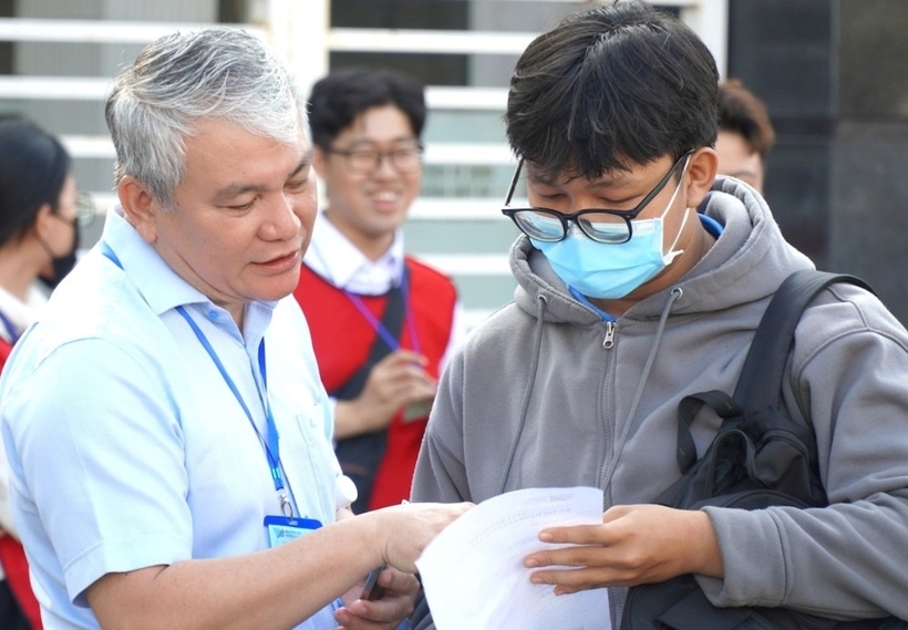 PGS.TS Bùi Hoài Thắng - Trưởng phòng Đào tạo Trường Đại học Bách khoa - Đại học Quốc gia TP.HCM (bên trái). Ảnh: VietNamNet