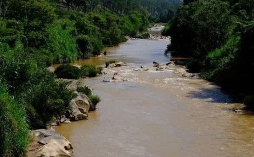 Sông La Bá, nơi Phó chủ tịch xã Xuân Trường bị lật xuồng, tử vong. (Ảnh: Thanh niên)