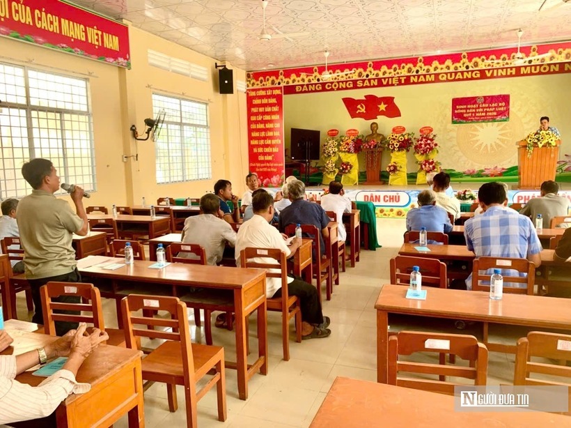 Ban tư vấn pháp luật giải đáp thắc mắc cho hội viên nông dân.