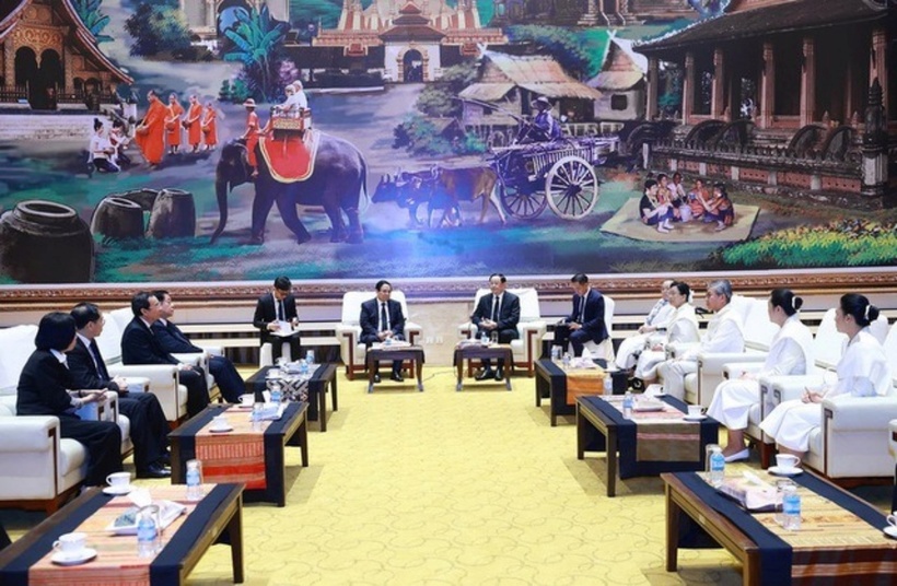 Thủ tướng Phạm Minh Chính có cuộc gặp Thủ tướng Lào Sonexay Siphandone (Ảnh VGP).