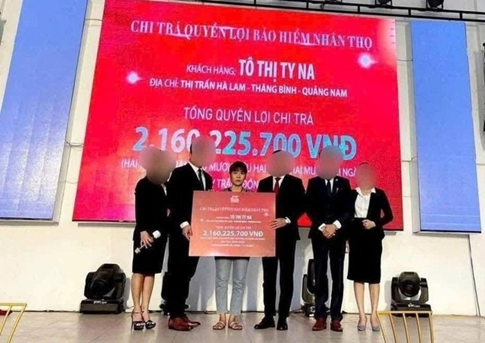Sau khi con trai mất, bà Na có nhận được hơn 2 tỷ đồng tiền bảo hiểm. Ảnh: Báo Tiền phong.