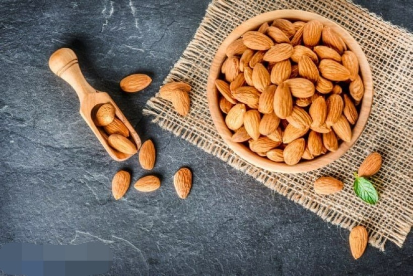 Magiê và kali trong hạnh nhân còn có tác dụng điều hòa huyết áp và duy trì nhịp tim ổn định, giúp tăng cường thêm lợi ích cho tim mạch. Ảnh minh họa.