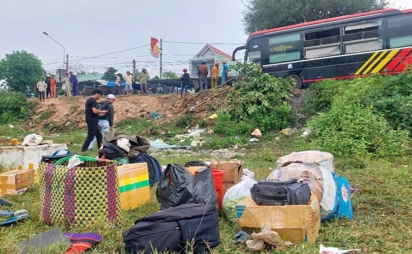 Ông Nguyễn Thành Đạt - Chủ tịch UBND xã Phước Thành cho biết, trên xe khách có khoảng 20 người, đa số hành khách quê ở Quảng Nam và Đà Nẵng. Vụ tai nạn đã khiến 1 người tử vong, 6 người khác bị thương. Nạn nhân tử vong là chị N.T.T.T. (33 tuổi, trú thị xã Điện Bàn, Quảng Nam).