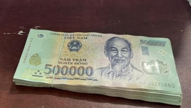 Công an tìm người đánh rơi cọc tiền mệnh giá 500.000 VNĐ rơi trên vỉa hèẢnh minh họa: Công an nhân dân