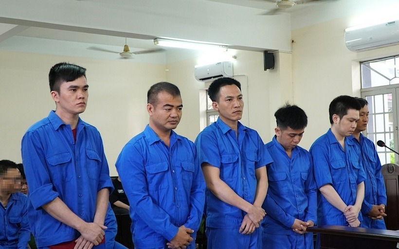 6 bị cáo bị xét xử về tội Tổ chức sử dụng trái phép chất ma túy. (Ảnh: Người đưa tin)