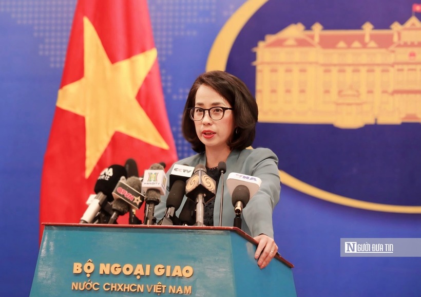 Người phát ngôn Bộ Ngoại giao Phạm Thu Hằng tại họp báo chiều 10/4. (Ảnh: Quỳnh Chi).