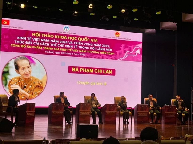 Chuyên gia kinh tế Phạm Chi Lan phát biểu tại Hội thảo.