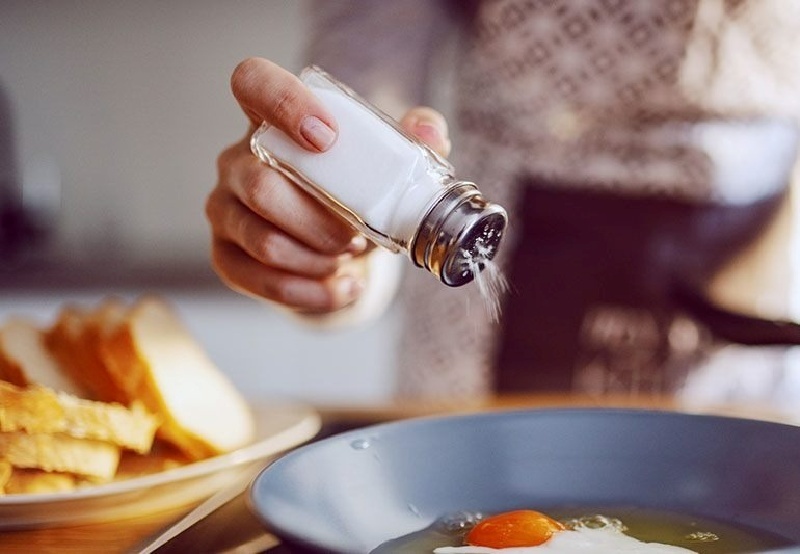 Thói quen ăn mặn là một trong những nguyên nhân chính dẫn đến cao huyết áp - tác nhân chủ yếu gây ra bệnh suy thận mạn.