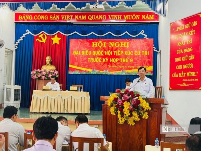 Đại biểu Quốc hội Trần Công Phàn chia sẻ tới cử tri nhiều vấn đề liên quan tới Kỳ hợp thứ 9, trong đó có việc sáp nhập tỉnh/thành, đơn vị hành chính cấp xã/phường.