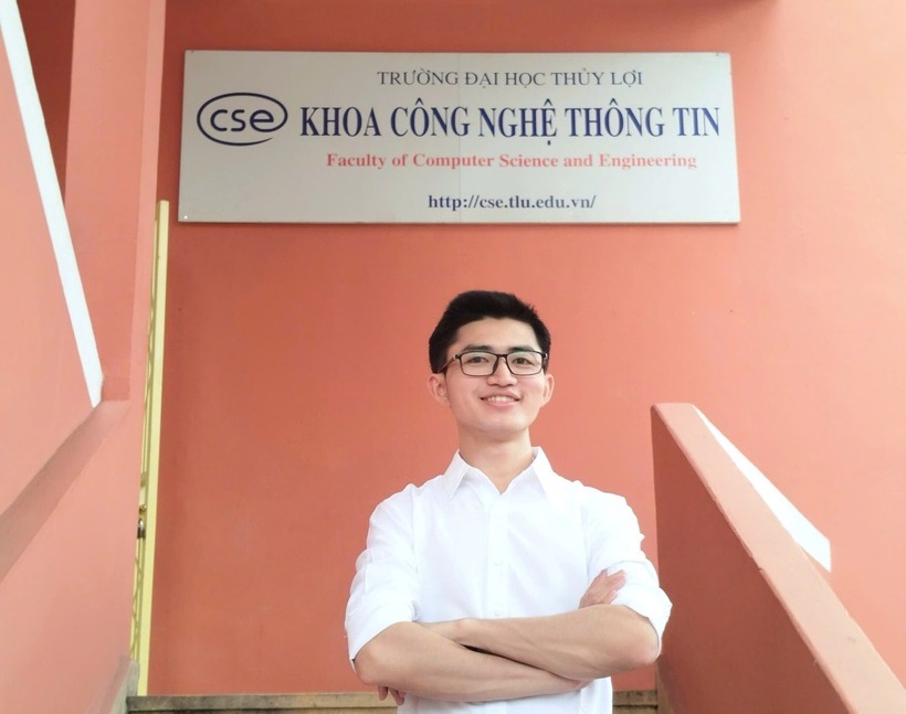 Nam sinh Phong hoàn thành chương trình đào tạo sớm hơn nửa năm so với kế hoạch của trường. Ảnh: VTC News