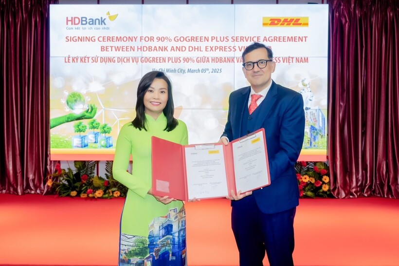 HDBank và DHL bắt đầu hợp tác trong dịch vụ vận chuyển chứng từ quốc tế từ năm 2006. Đến năm 2023, HDBank bắt đầu sử dụng dịch vụ GoGreen Plus- dịch vụ mới của DHL sử dụng nhiên liệu hàng không bền vững.