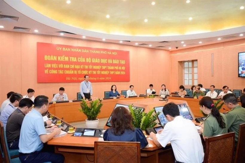 Ban Chỉ đạo quốc gia Kỳ thi tốt nghiệp THPT 2024 làm việc với Ban Chỉ đạo thi thành phố Hà Nội. Ảnh: Giáo dục & Thời đại