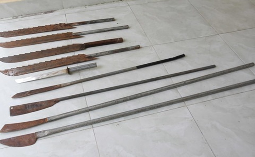 Hung khí thu giữ. (Ảnh: Báo Công an TP.HCM)