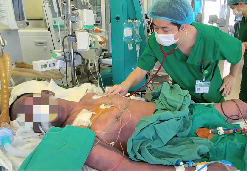 Tình trạng bệnh nhân nhập viện nguy kịch từ bữa lòng lợn. Ảnh: BVCC