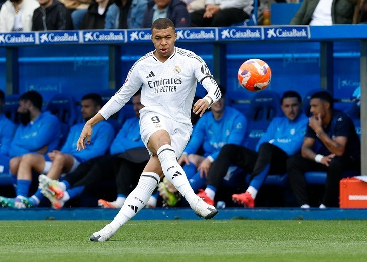 Đây là lần đầu tiên Mbappe nhận thẻ đỏ khi khoác áo Real Madrid.