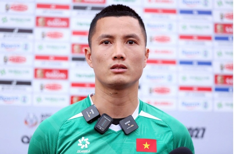 Thủ môn Đình Triệu bị ngộ độc thực phẩm.