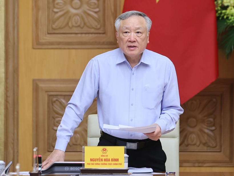 17/50 từThủ tướng giao Phó Thủ tướng Nguyễn Hoà Bình chỉ đạo Bộ Nội vụ chủ động hướng dẫn, các bộ, ngành, cơ quan, địa phương chuẩn bị sẵn sàng để ngày 1/7/2025 vận hành bộ máy mới sau khi sắp xếp, sáp nhập. (Ảnh: VGP)