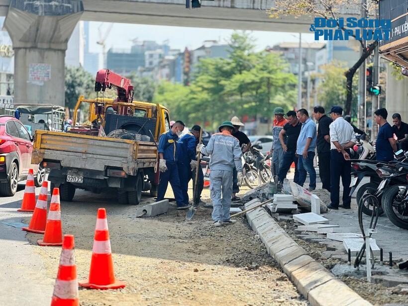 Khi có thêm làn xe mở rộng, các phương tiện đến ngã tư sẽ có một làn riêng để rẽ phải sang đường Xuân Thủy
