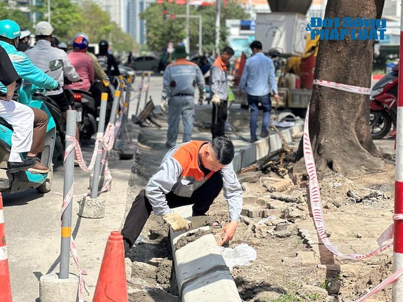 Khi có thêm làn xe mở rộng, các phương tiện đến ngã tư sẽ có một làn riêng để rẽ phải sang đường Phạm Hùng, giảm sự chờ đợi, ùn ứ