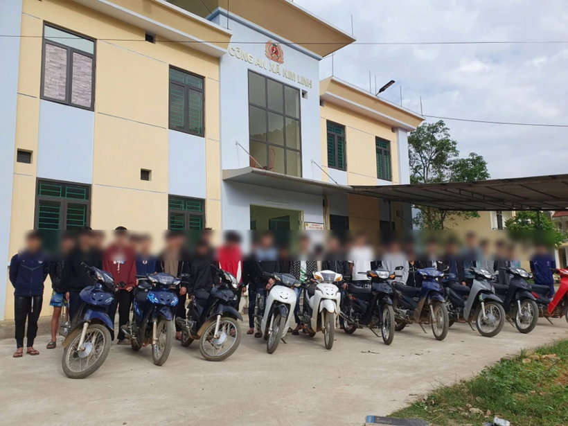 Nhóm thanh thiếu niên trong vụ việc. Ảnh: PLO
