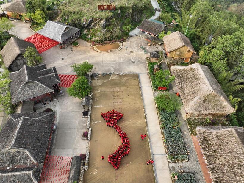 Tạo hình bản đồ Việt Nam tại Bản Mây, Sun World Fansipan Legend