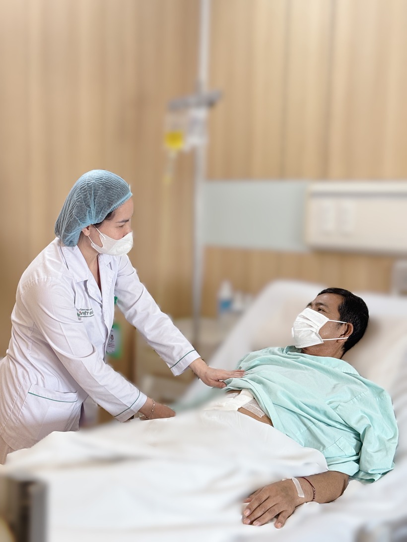Người đàn ông 53 tuổi (quốc tịch Lào) đã được cứu sống nhờ được ghép gan từ người hiến chết não tại Bệnh viện Hữu nghị Việt Đức. Ảnh: Bệnh viện Việt Đức.