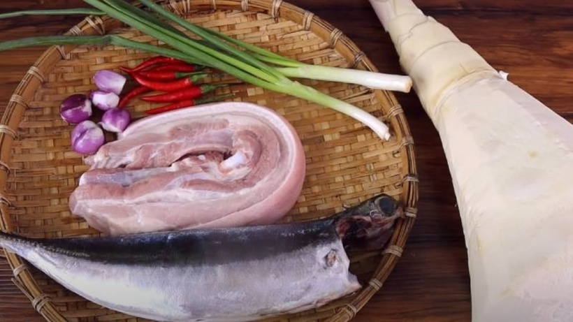 Để chọn cá nục ngon, bạn hãy ưu tiên những còn mang màu đỏ tươi, dính chặt với hoa khế, không nhớt, không bị biến màu hoặc có dấu hiệu của vi khuẩn. Ảnh minh họa.