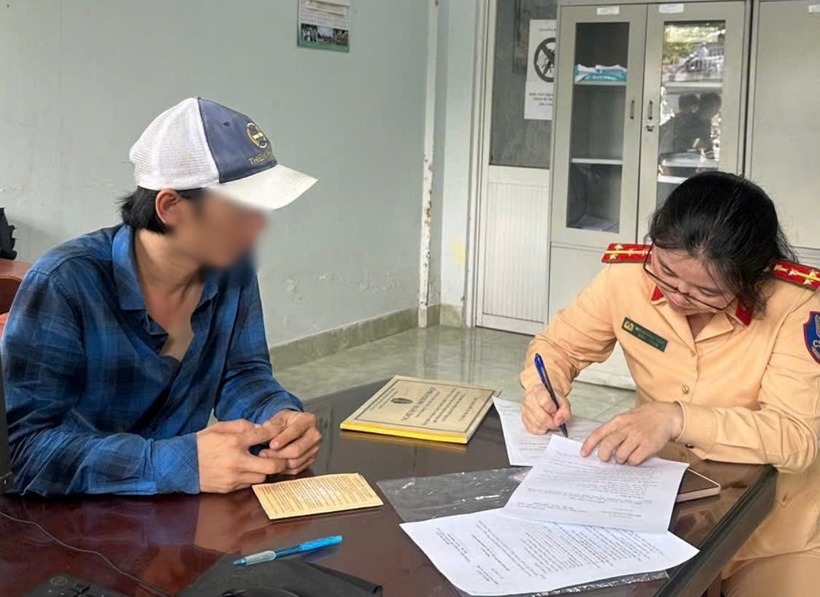 Tài xế L.V.P làm việc tại cơ quan công an. Ảnh: Công lý
