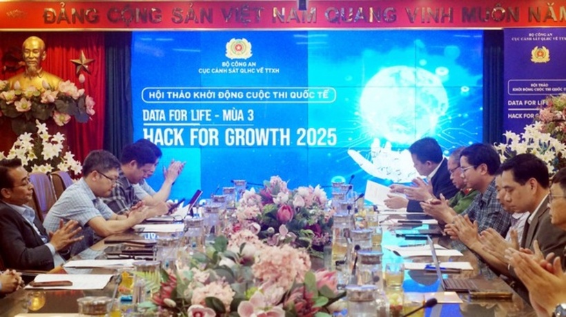 Bộ Công an khởi động cuộc thi giải pháp công nghệ "Data for Life" mùa 3 - 1