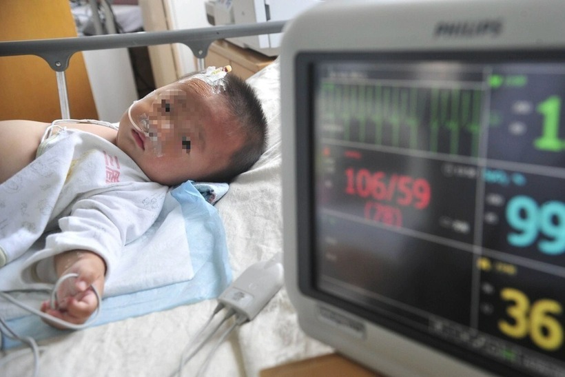 Tháng 6/1955, nhiều trẻ em Nhật Bản xuất hiện triệu chứng ngộ độc do sử dụng sữa bột của Morinaga. Ảnh minh họa.