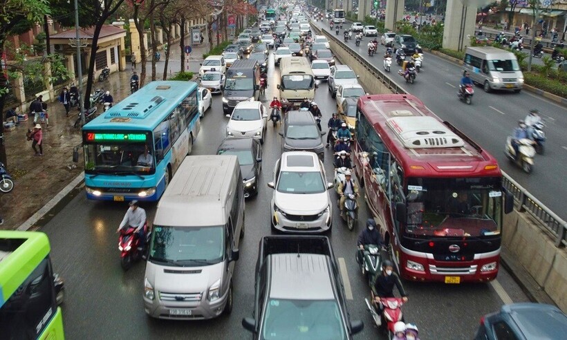 Nhu cầu đi lại của người dân trong dịp lễ và hè 2025 dự báo tăng cao, gây áp lực lớn lên công tác bảo đảm an toàn giao thông. (Ảnh mih họa)