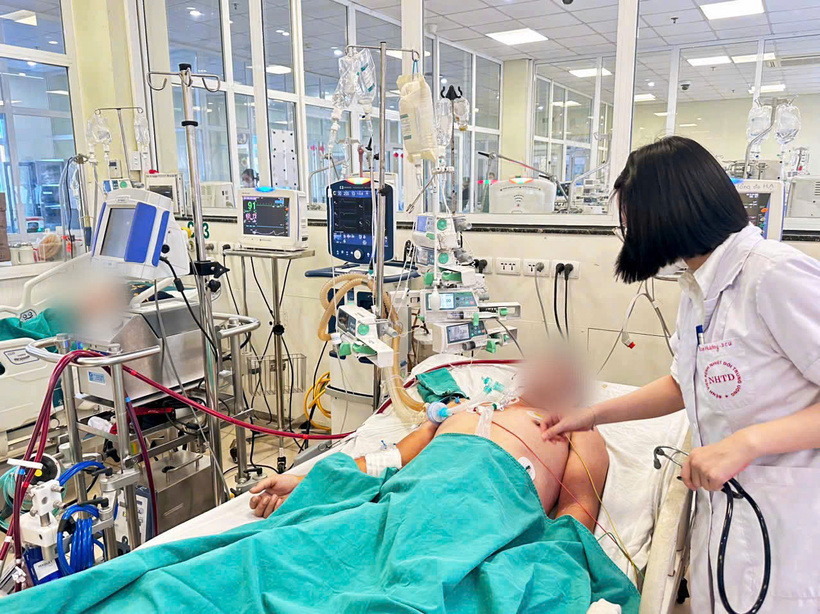 Không chỉ ở trẻ em, người lớn mắc sởi cũng dẽ gặp biến chứng nặng. Ảnh: BVCC