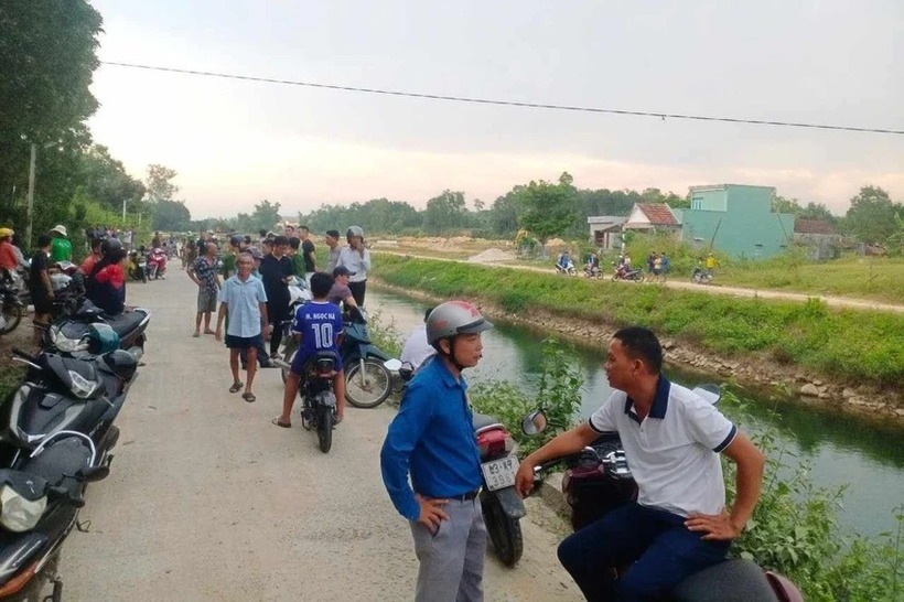 Khu vực người dân vớt thi thể 2 mẹ con chị L. (Ảnh: Pháp luật TP.HCM)
