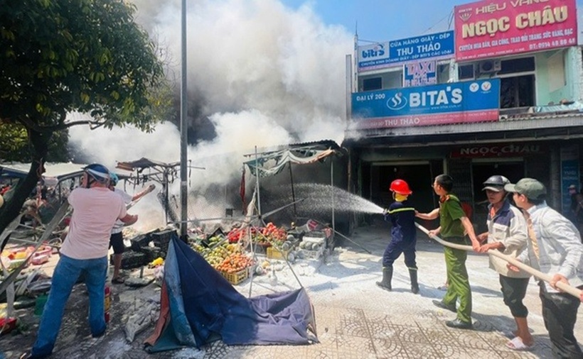 Đến khoảng 14h cùng ngày, lực lượng chức năng và người dân đã cơ bản khống chế được đám cháy tại chợ An Lỗ. Vụ cháy không gây thiệt hại về người nhưng đã khiến rất nhiều tài sản, hàng hóa bị cháy rụi.