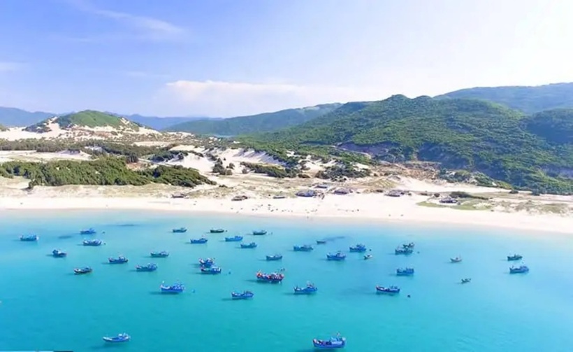 Hòn Gầm vẫn còn giữ nguyên nét hoang sơ, chưa chịu nhiều tác động của việc khai thác du lịch, trở thành một điểm đến lý tưởng cho những ai yêu thích khám phá thiên nhiên. Ảnh minh họa.
