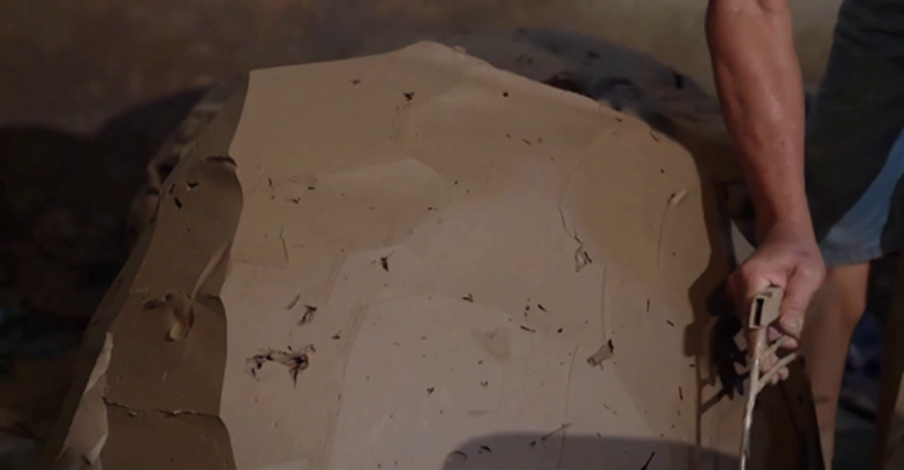 Gốm Gia Thủy được sản xuất từ đất sét nâu vàng